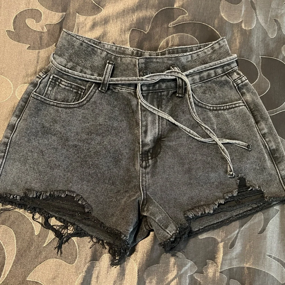 Denim Blvd Los Angeles Women’s Faded Black Denim High Waist Shorts Tie Belt SM